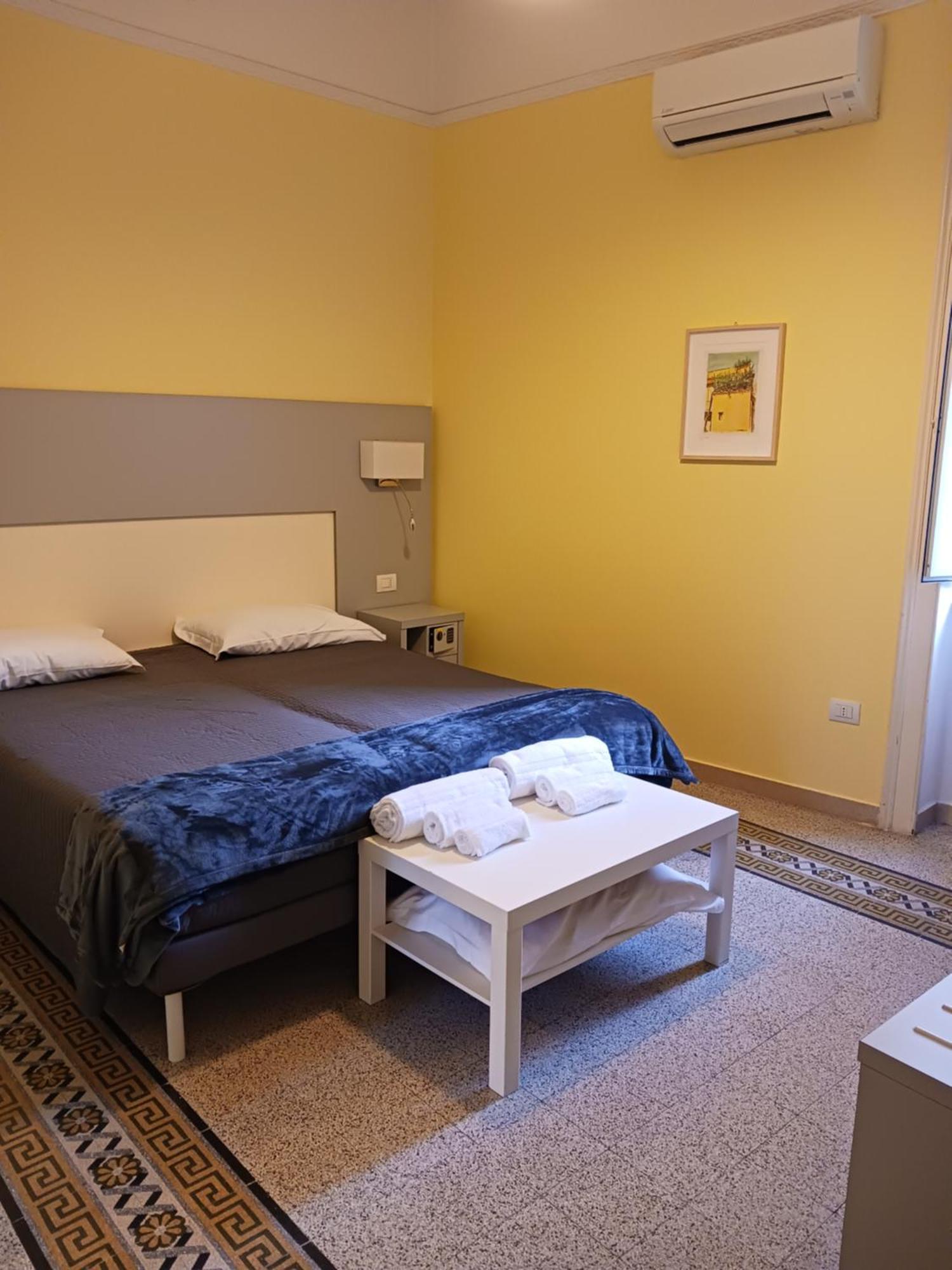 Seawall Holiday Home Salerno Exterior photo