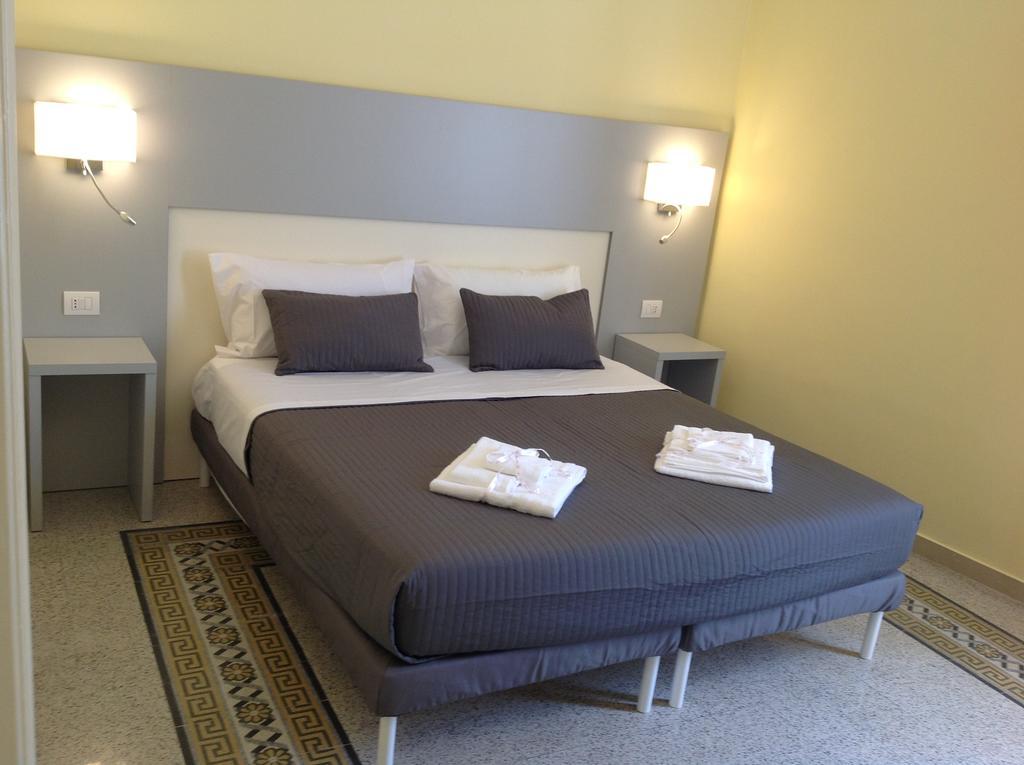 Seawall Holiday Home Salerno Exterior photo
