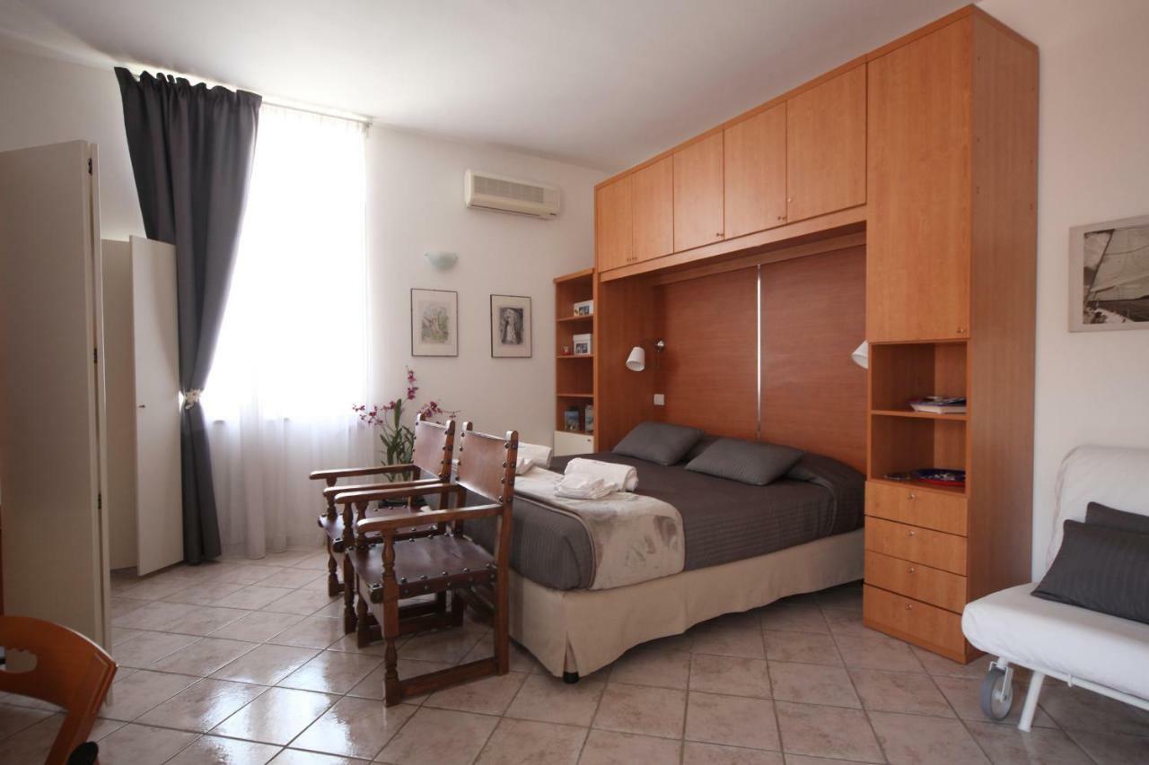 Seawall Holiday Home Salerno Exterior photo